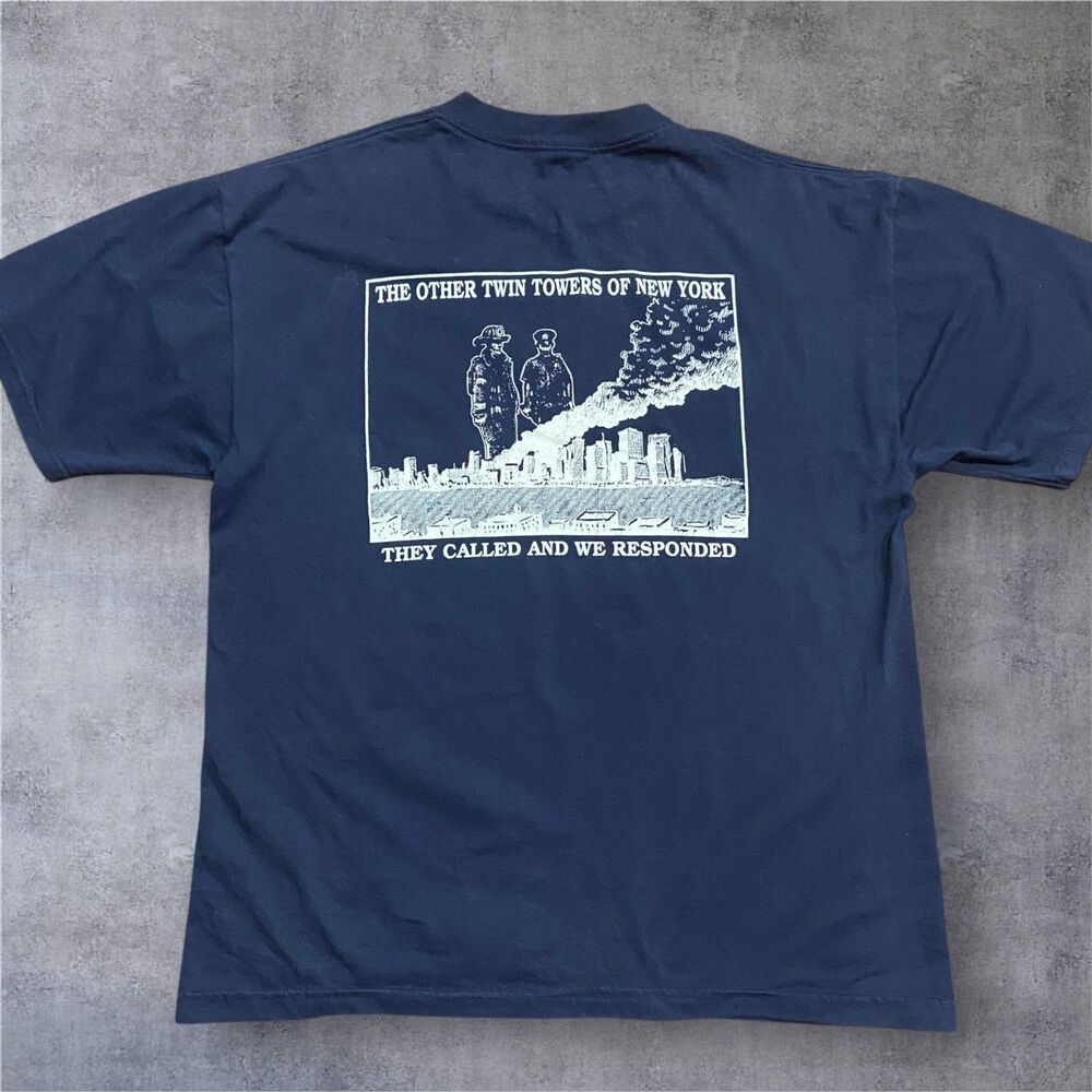 Hanes Vintage 2001 9/11 Twin Towers Memorial Police Firefighters Navy Tee Mens L